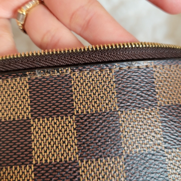 💕LOUIS VUITTON Neverfull Damier Ebene "CERISE" Mm/Gm Clutch Wristlet Crossbody - Picture 6 of 16